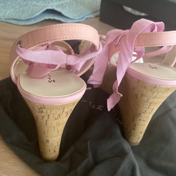 New pink Barbie like size 8.5 wedge heels - Picture 2 of 7